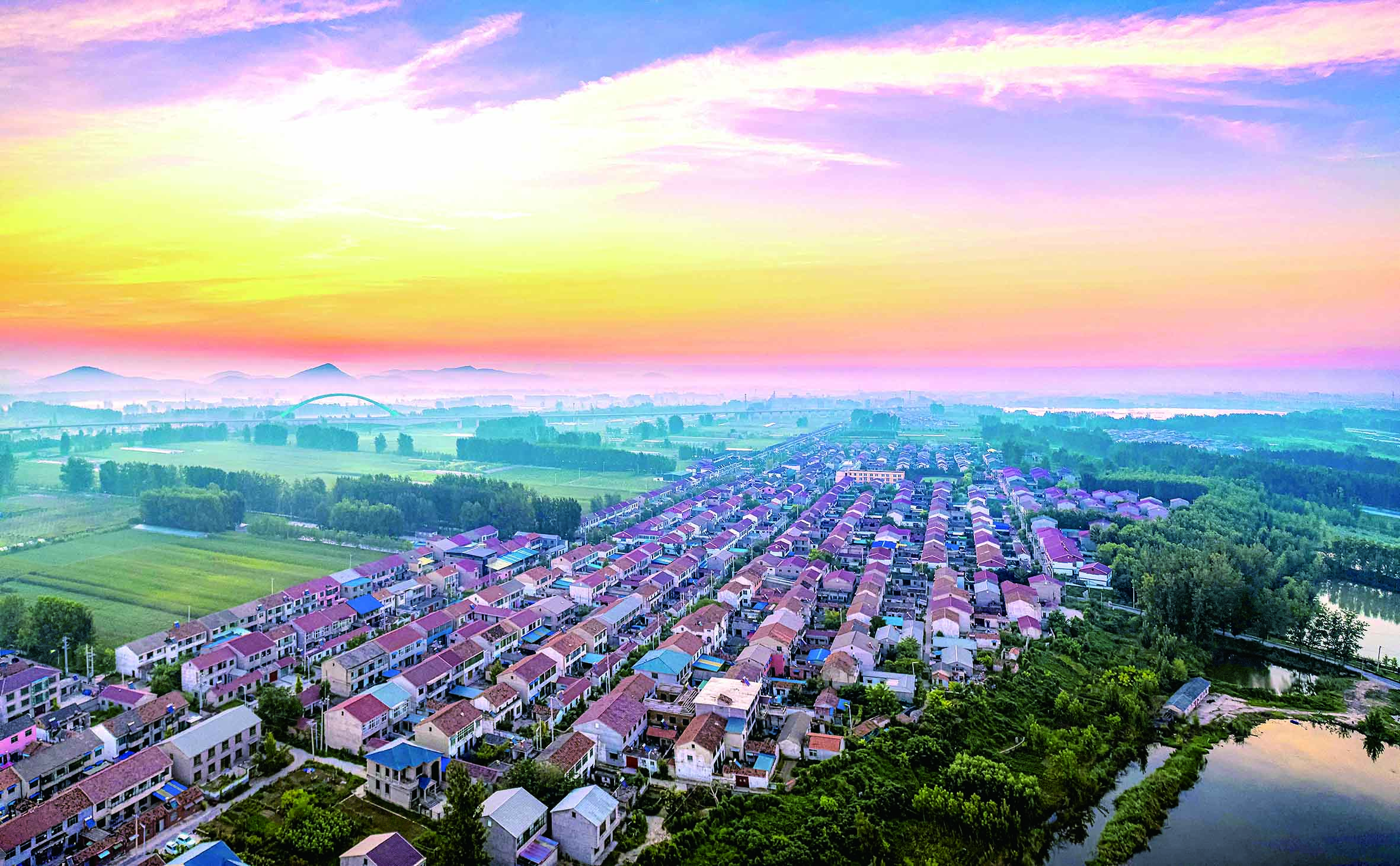 夕阳下的美丽乡村张集镇孙湾村。